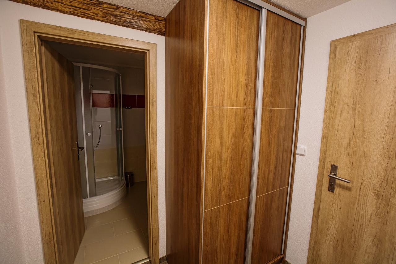 Hotel Na Sustne Krupa Ngoại thất bức ảnh