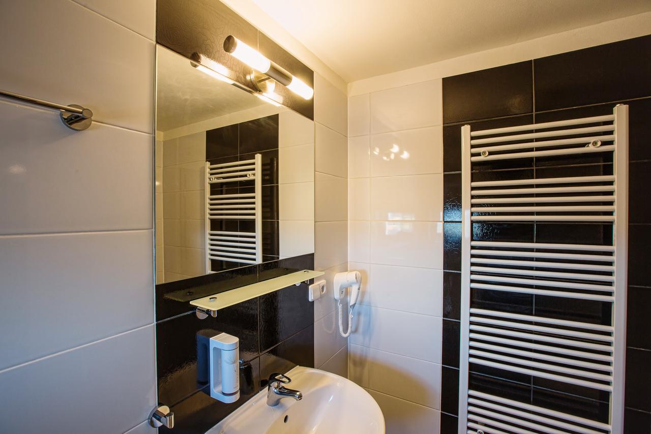 Hotel Na Sustne Krupa Ngoại thất bức ảnh