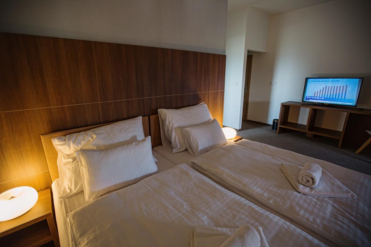 Hotel Na Sustne Krupa Ngoại thất bức ảnh