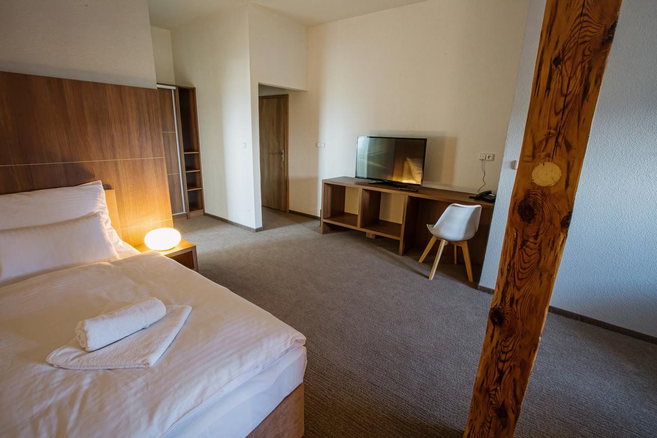 Hotel Na Sustne Krupa Ngoại thất bức ảnh