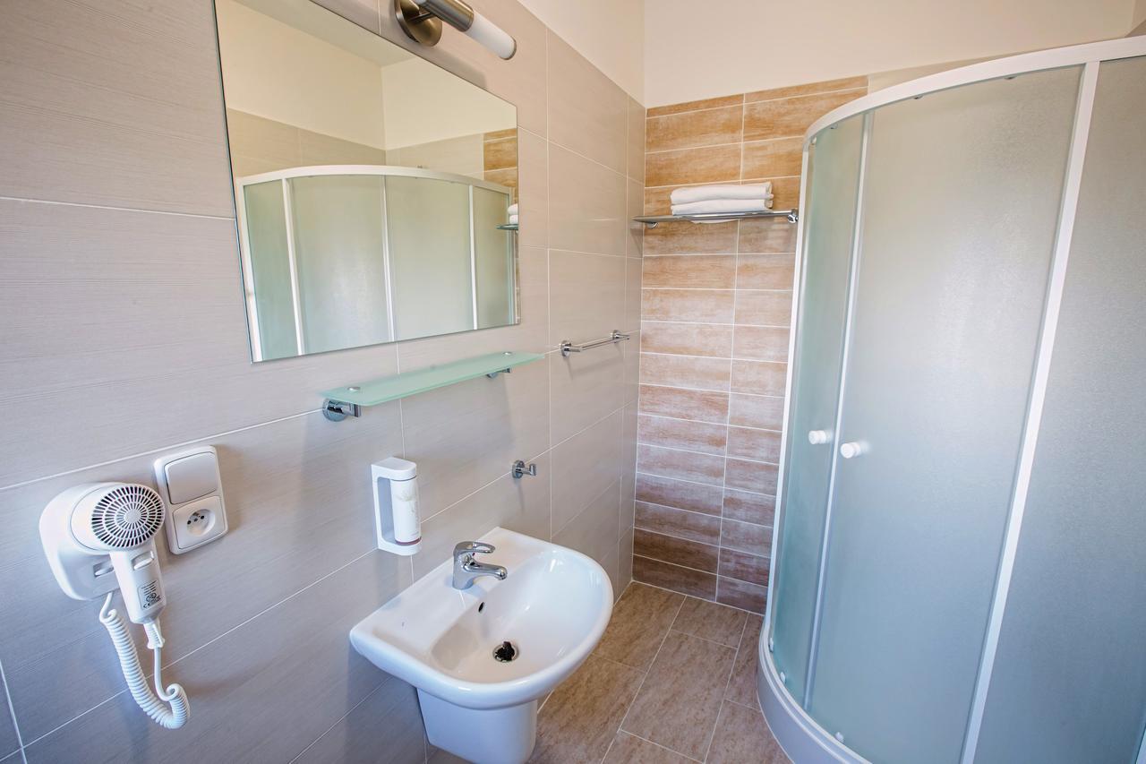Hotel Na Sustne Krupa Ngoại thất bức ảnh